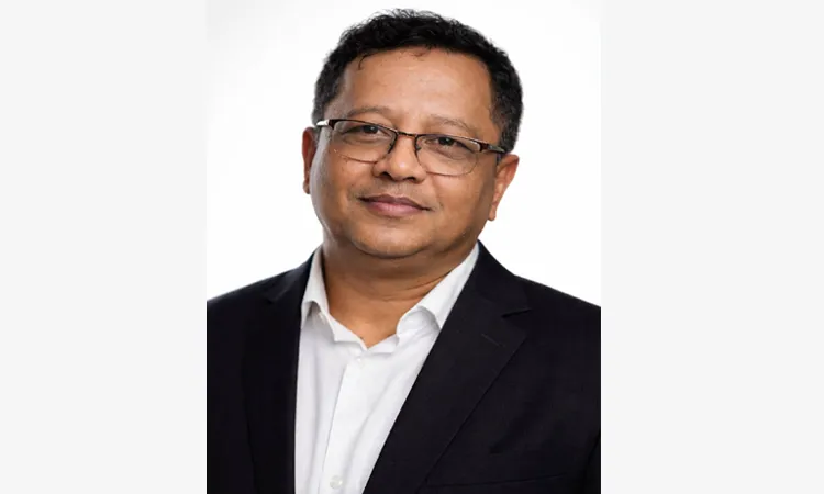 জীবনসংগ্রাম জয় করে মঞ্চ থেকে সাংবাদিকতায় ফরিদ আহমেদ রিপন