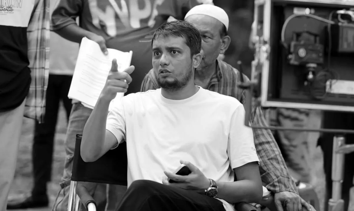 ‘গল্পগুলো না বলেই চলে গেলেন?’