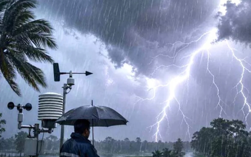 সারাদেশে বজ্রবৃষ্টির আভাস, কমতে পারে তাপমাত্রা
