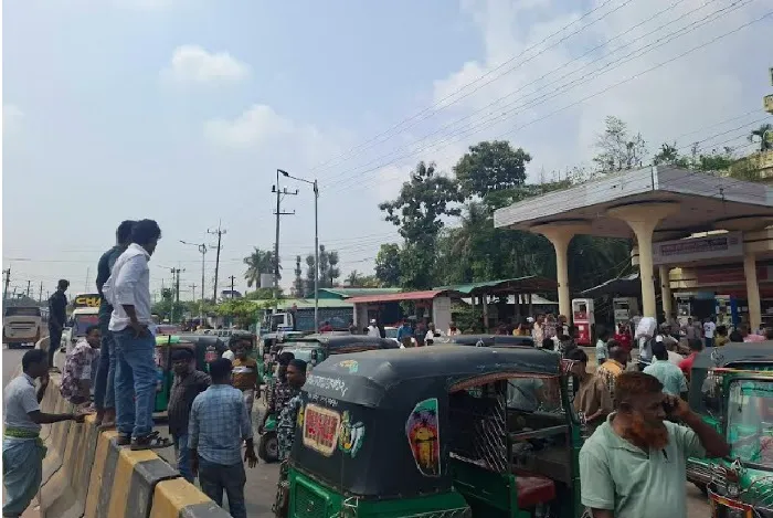 গ্যাসের দাবিতে কক্সবাজার-চট্টগ্রাম মহাসড়ক অবরোধ