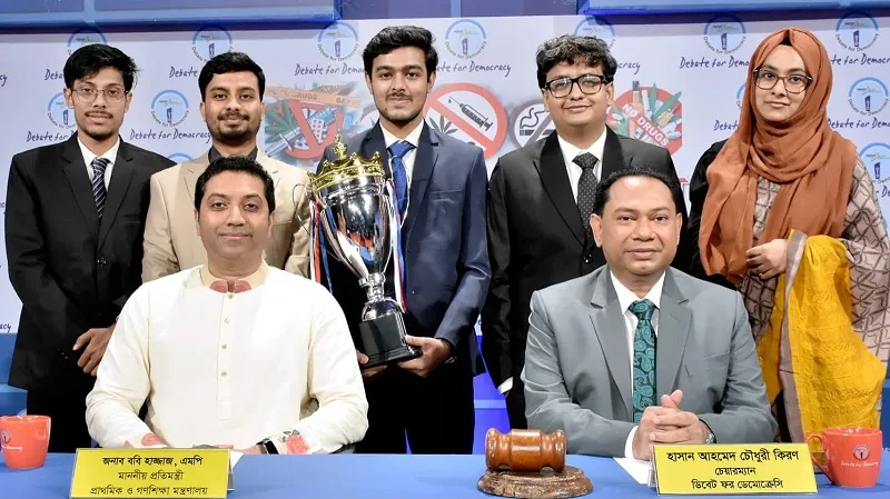 ছায়া সংসদ বিতর্কে হলি ফ্যামিলিকে হারিয়ে চ্যাম্পিয়ন বুটেক্স