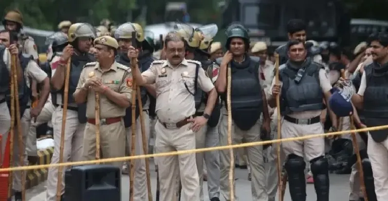 দিল্লিতে বিক্ষোভ সামলাতে ২৩ হাজার পুলিশ, বন্ধ মেট্রো ও বাতিল ট্রেন | চ্যানেল আই অনলাইন দিল্লিতে বিক্ষোভ সামলাতে ২৩ হাজার পুলিশ, বন্ধ মেট্রো ও বাতিল ট্রেন | চ্যানেল আই অনলাইন