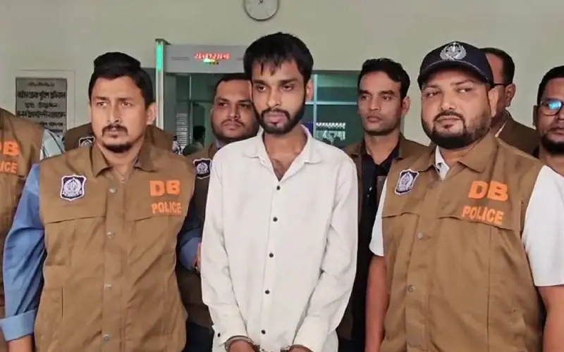 প্রধানমন্ত্রীর অতিরিক্ত প্রেস সচিবের স্টাফ পরিচয়ে প্রতারণা, নিষিদ্ধ ছাত্রলীগ নেতা গ্রেফতার