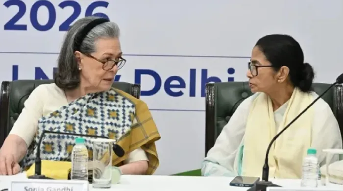 এক মঞ্চে মমতা-সোনিয়া
