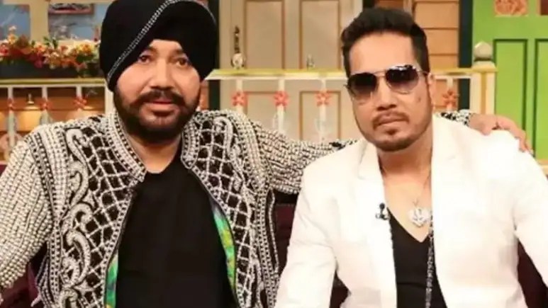 ’দালের মেহেন্দি’র পাশে দাঁড়িয়ে যে হুশিয়ারি দিলেন মিকা সিং