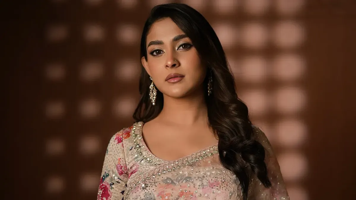 ‘কবে থেকে অন্য একজন মানুষের অসম্মান উপার্জনের মাধ্যম হয়ে উঠল?’