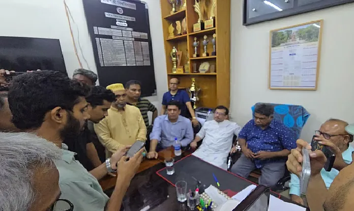 রাবিতে সাংবাদিকদের ওপর হামলা: মামলা করবে প্রশাসন, তদন্তে ছাত্রদলের কমিটি