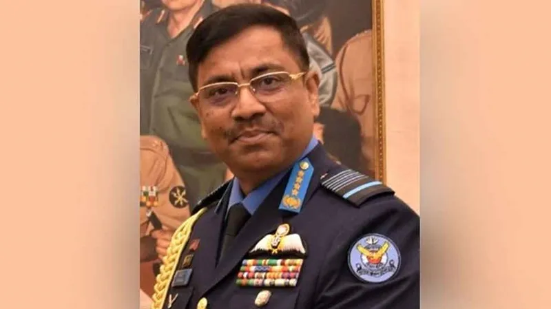 বিমান বাহিনীর সাবেক প্রধান শেখ আব্দুল হান্নান কাতারে গ্রেপ্তার