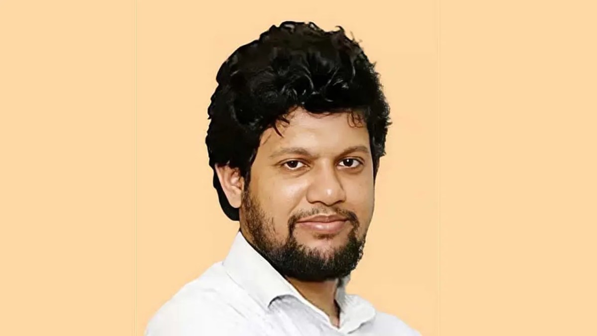 দেশ উগ্র ডানপন্থার ট্রেনে উঠে গেছে: মাহফুজ আলম