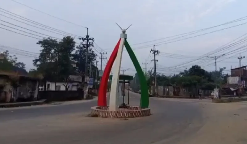 খাগড়াছড়ি-রাঙামাটিতে চলছে আধাবেলা সড়ক অবরোধ