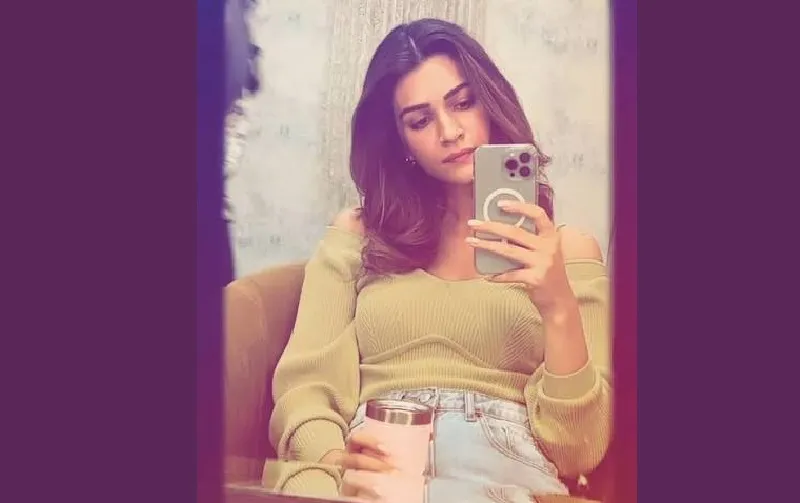 কারা বেশি সেলফি তোলেন, সিঙ্গেলরা নাকি প্রেমে থাকা মানুষ?