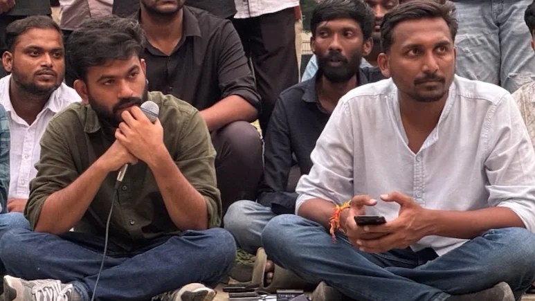 প্রতিষ্ঠাতাসহ বহু নেতা আটকের পরে ককরোচদের আন্দোলনের নেতৃত্বে যে তরুণ