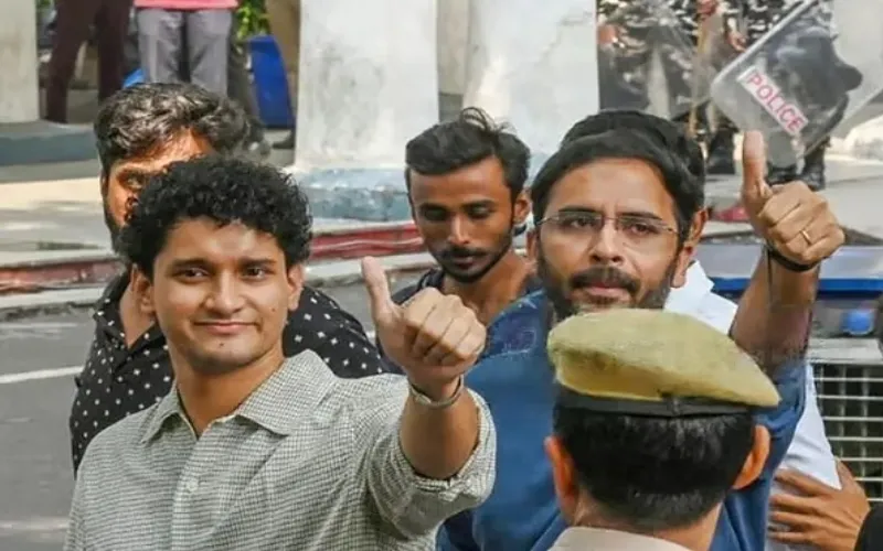 দুই নেতাকে মুক্তিতে সময় বেঁধে দিল ককরোচ জনতা পার্টি