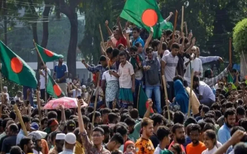 গণতন্ত্রের খোলস ও আদর্শ রাষ্ট্রের স্বপ্ন