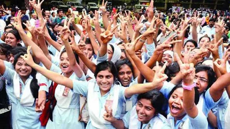 এইচএসসি ও সমমানের ফল প্রকাশ, পাসের হার ৫২.১২ শতাংশ