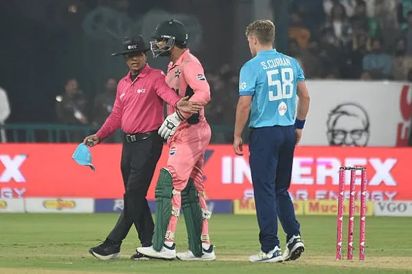 বাংলাদেশি আম্পায়ারের দিকে ক্ষোভ ঝেরে শাস্তি পাকিস্তান তারকার