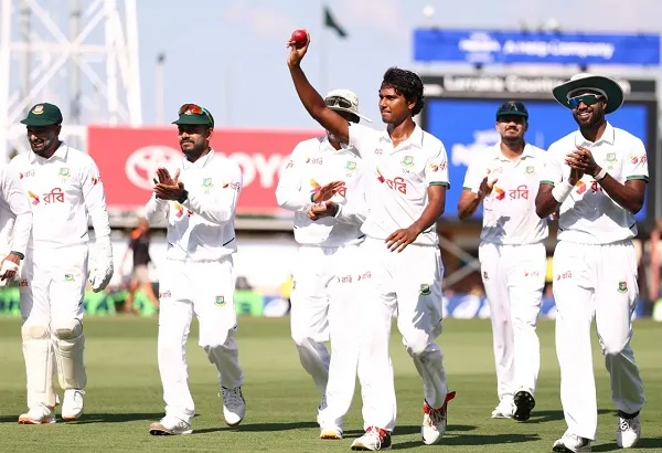 রহমতের সেঞ্চুরি ছাপিয়ে হাসানের হ্যাটট্রিকে বড় লিড বাংলাদেশের