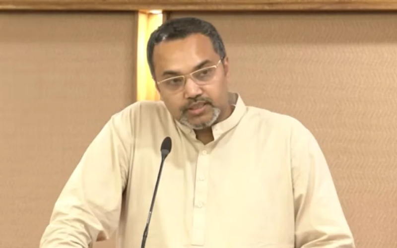 নিপীড়নের শিকার শিক্ষকদের মূল্যায়নের চিন্তা করছে সরকার: মাহদী আমিন