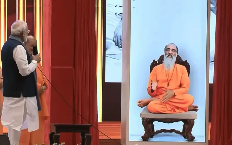 প্রযুক্তিতে ফিরে এলেন ‘প্রয়াত’ ধর্মগুরু, আশীর্বাদ চাইলেন নরেন্দ্র মোদি