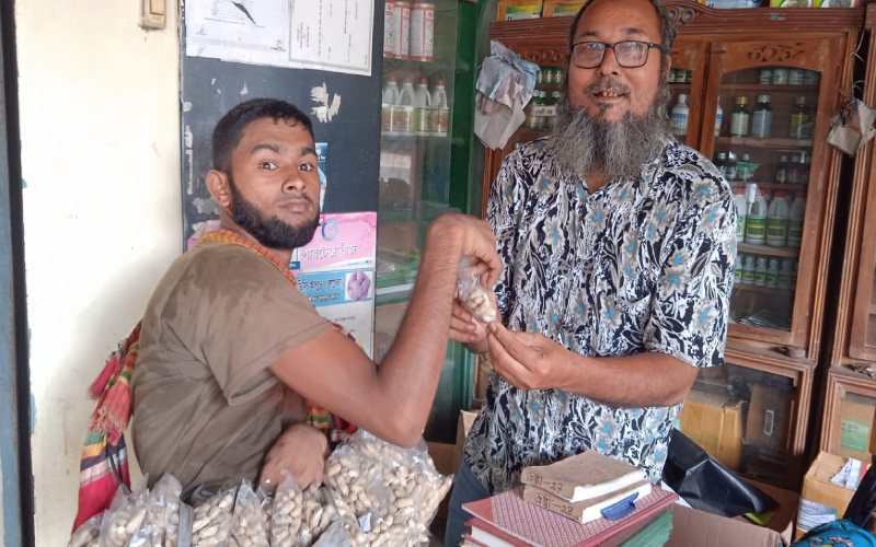 ভিক্ষাবৃত্তি ছেড়ে মাত্র ১০০০ টাকার পুঁজিতেই ঘুরে দাড়িয়েছেন আল আমিন