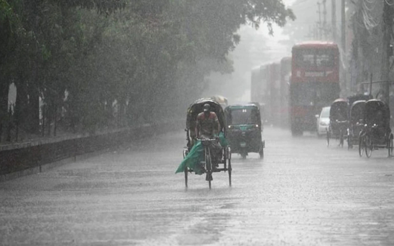 ছুটির দিন সকালে রাজধানীতে স্বস্তির বৃষ্টি