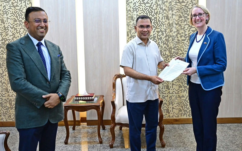 প্রধানমন্ত্রীর সঙ্গে যুক্তরাজ্যের হাইকমিশনারের সাক্ষাৎ