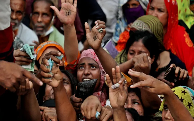 দেশের প্রায় অর্ধেক পরিবার ঋণগ্রস্ত, আয়ের চেয়ে ব্যয় বেশি