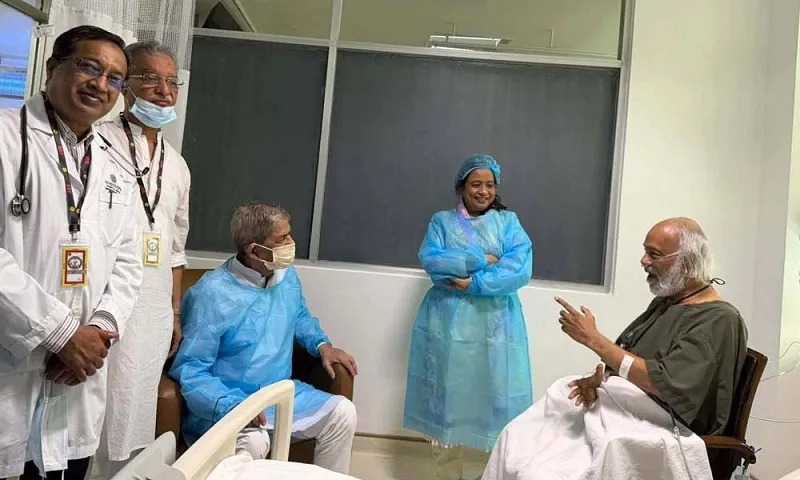 অসুস্থ ড. আবদুল মঈন খানকে দেখতে হাসপাতালে রাষ্ট্রপতি