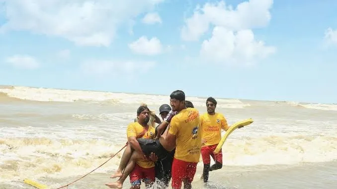 হিমছড়ি সৈকতে পর্যটক ডুবি, এখন পর্যন্ত ৪ মরদেহ উদ্ধার