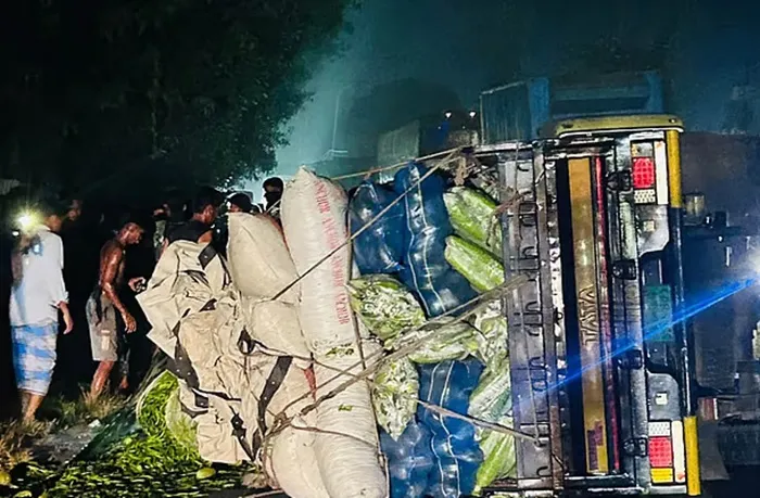 কক্সবাজারে বাস-পিকআপ সংঘর্ষে নিহত ২