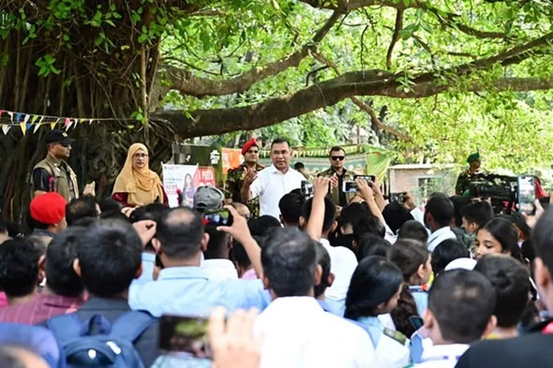 আজিমপুর সরকারি কোয়ার্টার পরিদর্শনে প্রধানমন্ত্রী, অপরিচ্ছন্নতা দেখে তীব্র অসন্তোষ প্রকাশ