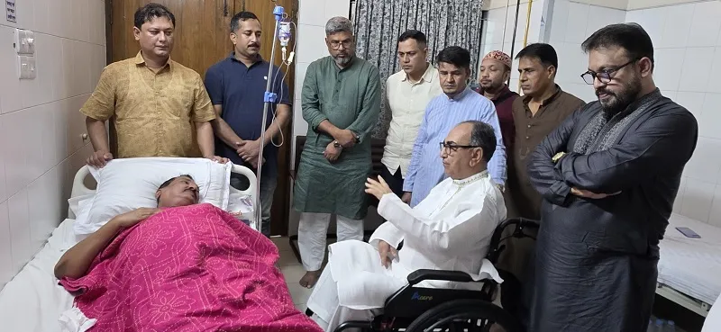 অসুস্থ ভূমিমন্ত্রীকে দেখতে হাসপাতালে মির্জা আব্বাস