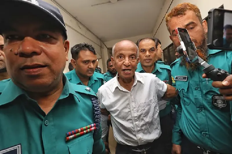 কারাবন্দী কামাল আহমেদ মজুমদারের কোমরের হাড় ভেঙেছে