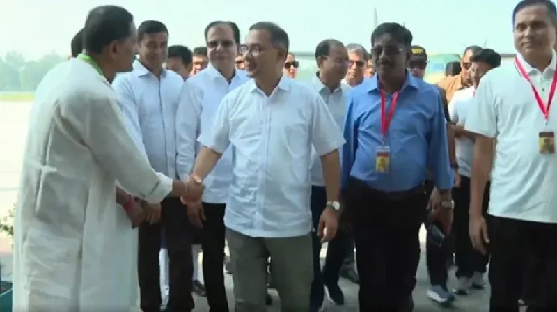 দুর্গাপূজার মণ্ডপ পরিদর্শনে সৈয়দপুর পৌঁছেছেন প্রধানমন্ত্রী