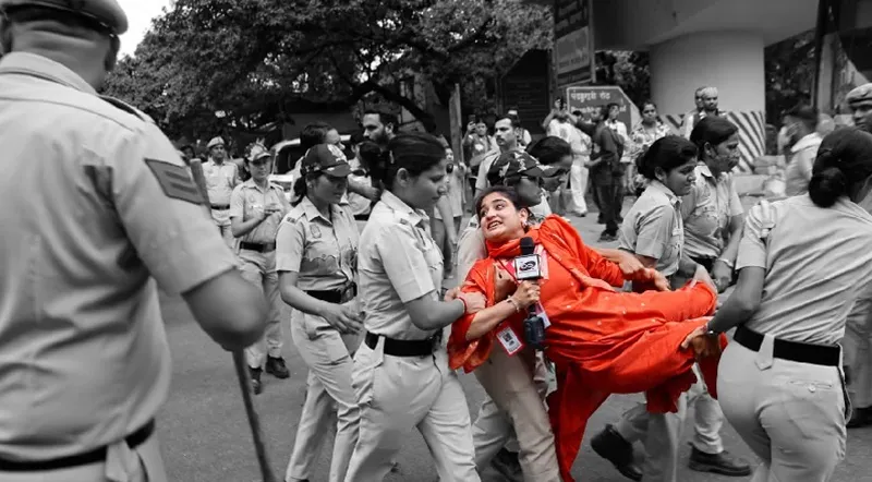 ভারতে বিক্ষোভের খবর সংগ্রহে গিয়ে আটক ৩৭ সাংবাদিক