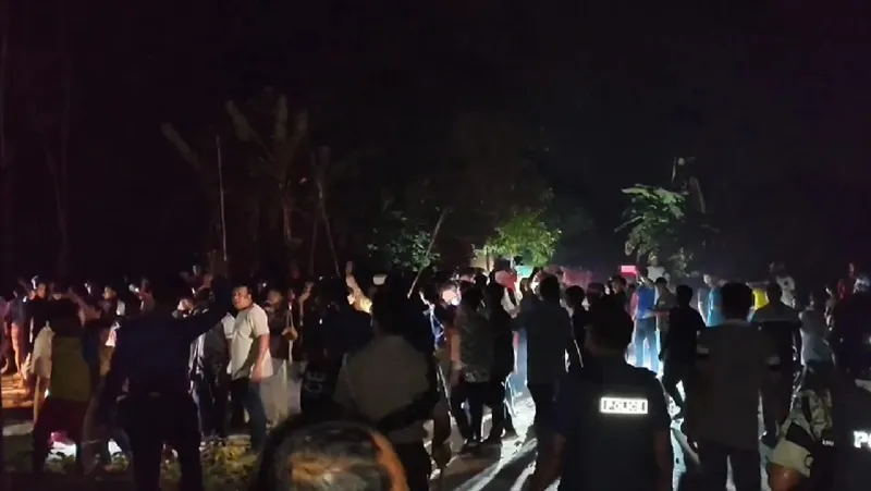 ফুটবল খেলাকে কেন্দ্র করে দুই গ্রামবাসীর সংঘর্ষ, আহত ২৫