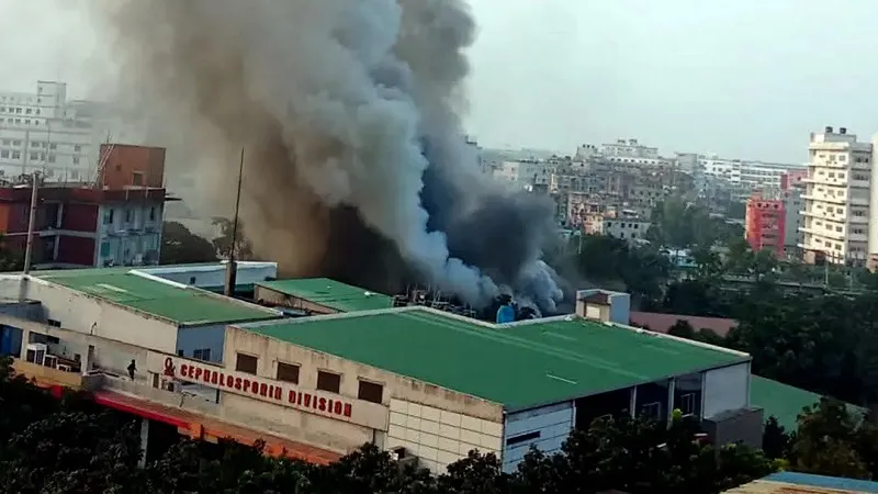 ইবনে সিনা ফার্মা কারখানায় আগুন