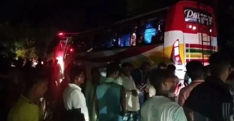 জয়পুরহাটে ট্রাক-অটোরিকশা সংঘর্ষে নিহত ২, একজনের পা বিচ্ছিন্ন