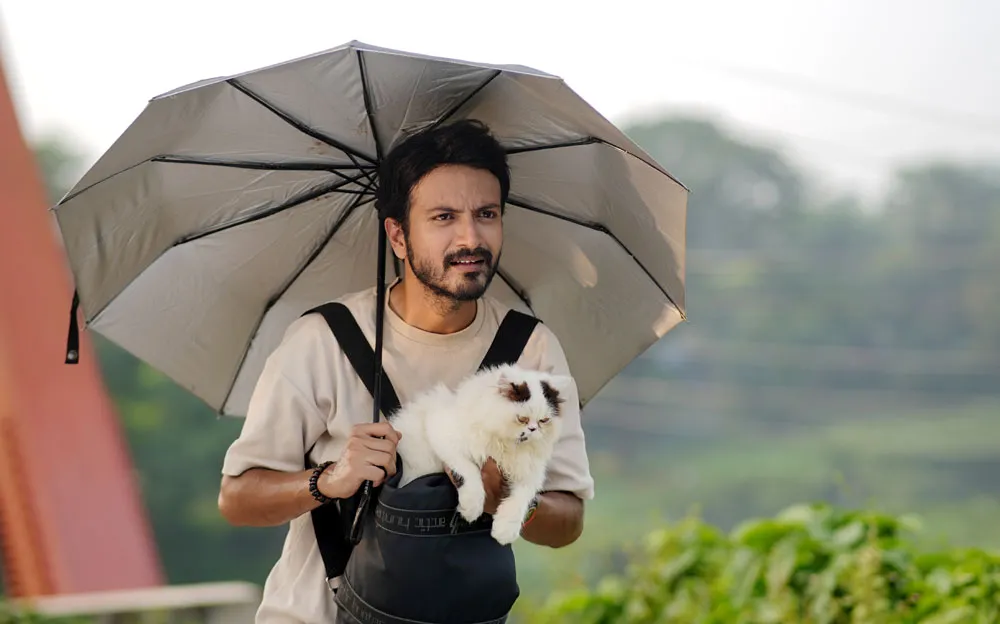 রহস্যময় চরিত্রে ইয়াশ, সঙ্গী একটি বিড়াল