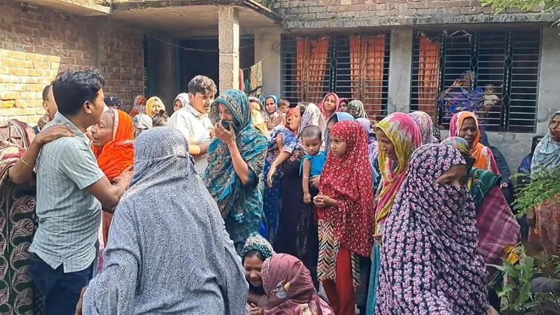 স্কুলছাত্রের মৃত্যুর পর মাদক ব্যবসায়ীর বাড়ি গুঁড়িয়ে দেওয়ার চেষ্টা