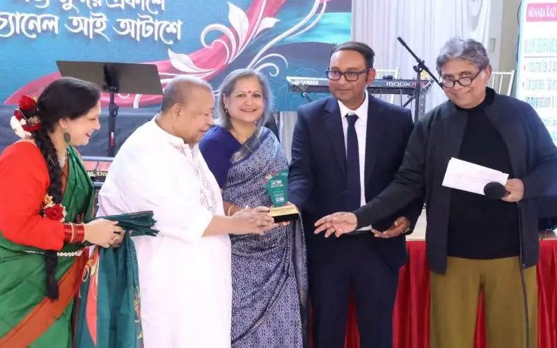 নিউইয়র্কে চ্যানেল আইয়ের প্রতিষ্ঠাবার্ষিকীতে মহিউদ্দিন খান মঈনকে বিশেষ সম্মাননা