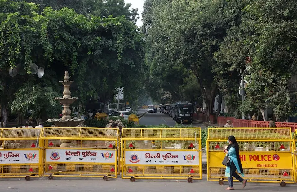 বিক্ষোভে উত্তাল দিল্লি, ৬ মেট্রো স্টেশন বন্ধ