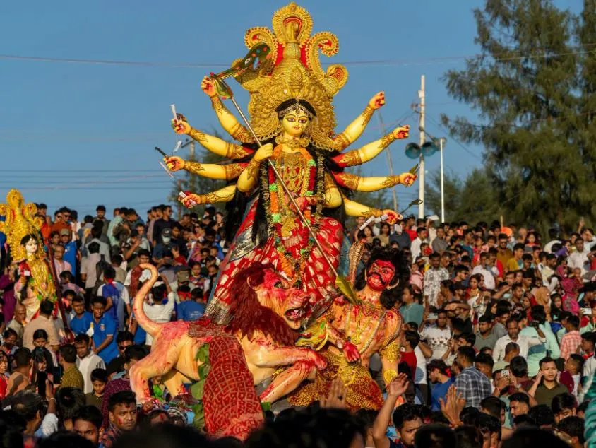উৎসবমুখর পরিবেশে দুর্গাপূজা উদযাপন, সম্প্রীতির অনন্য দৃষ্টান্ত