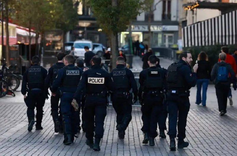 জীবনযাত্রার ব্যয় বৃদ্ধির প্রতিবাদে উত্তাল ফ্রান্স, প্যারিসে সংঘর্ষ