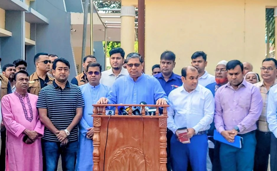 সংসদে ও বাইরে বিরোধী দলের কথা শুনছে-মূল্যায়ন করছে সরকার: মীর শাহে আলম