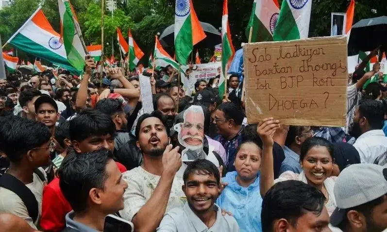 ভারতের নির্বাচন কমিশনের বিরুদ্ধে বিক্ষোভ কেন বাড়ছে?