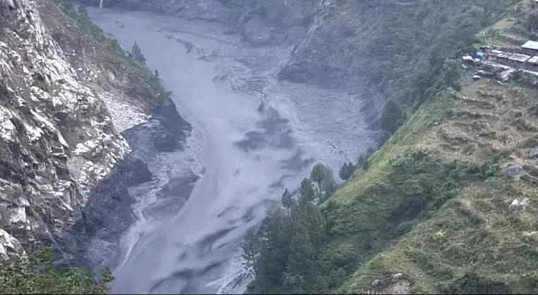 নেপালে আবার আকস্মিক বন্যা, ভেসে গেল বাড়িঘর ও বিভিন্ন স্থাপনা