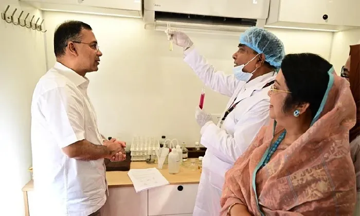 নিরাপদ খাদ্য পরীক্ষার ল্যাব পরিদর্শন করলেন প্রধানমন্ত্রী