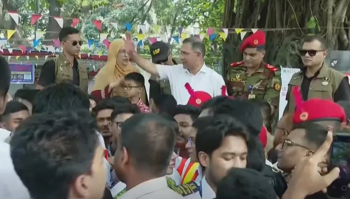 নিজের কলেজ পরিদর্শনে প্রধানমন্ত্রী, দিলেন দেশ গড়ার বার্তা