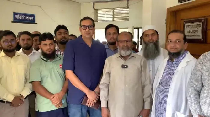 রামেবিতে ম্যাজিস্ট্রেটের উপস্থিতিতে কাটা হলো উপাচার্যের কক্ষের তালা